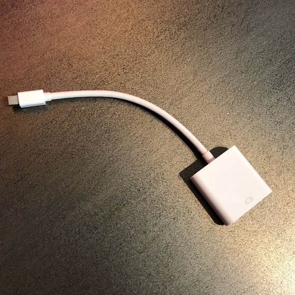 Mini-DisplayPort 1.1 Male to VGA Female White Adapter - Picture 2 of 7